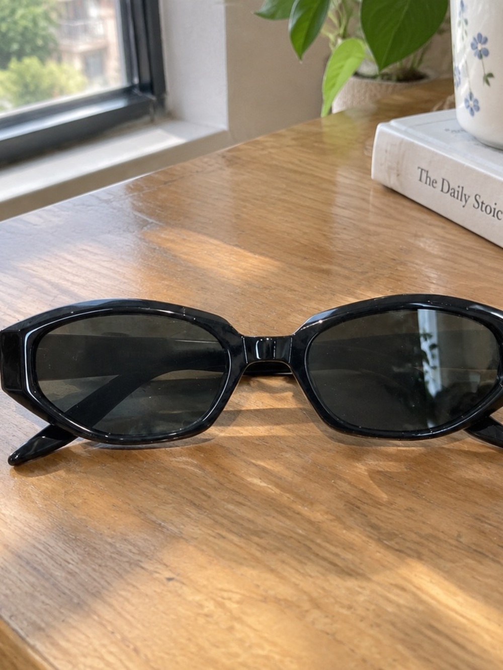 Classic Black Cat-Eye Women's Sunglasses